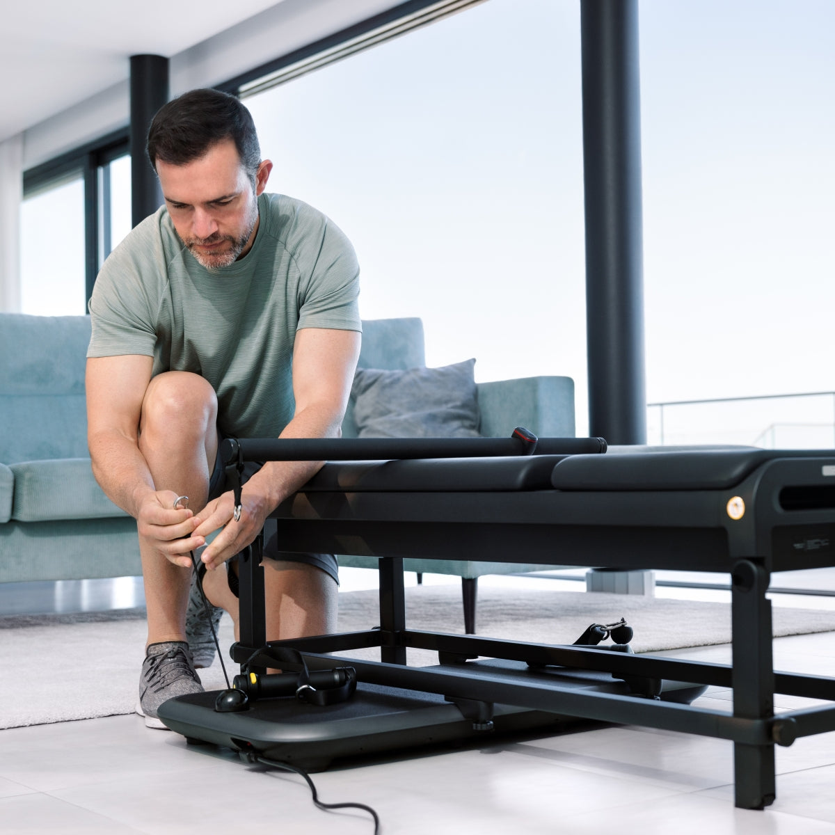 Flow Fitness DSG200i met Perform Fitnessbank - Smart Home Gym - Krachtstation