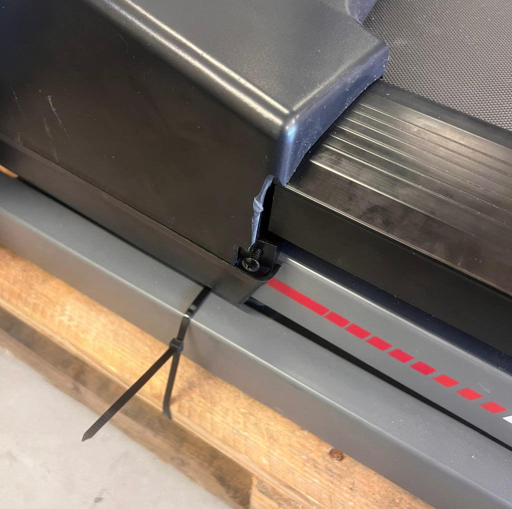 Flow Fitness Runner DTM2000i Loopband - Showroommodel met beschadiging
