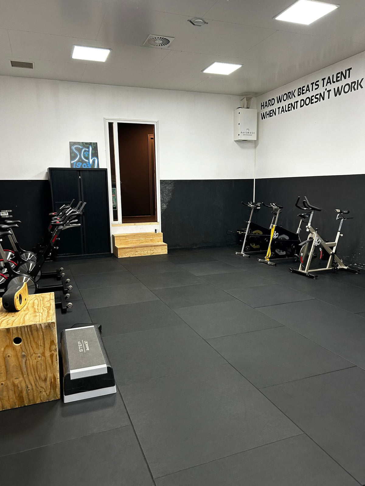 Flow Fitness Dalle en caoutchouc - 100 x 100 x 2 cm - Tweedekans