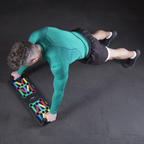 HMS 12-in-1 Push Up Board inclusief Opdruksteunen - Rood - In gebruik
