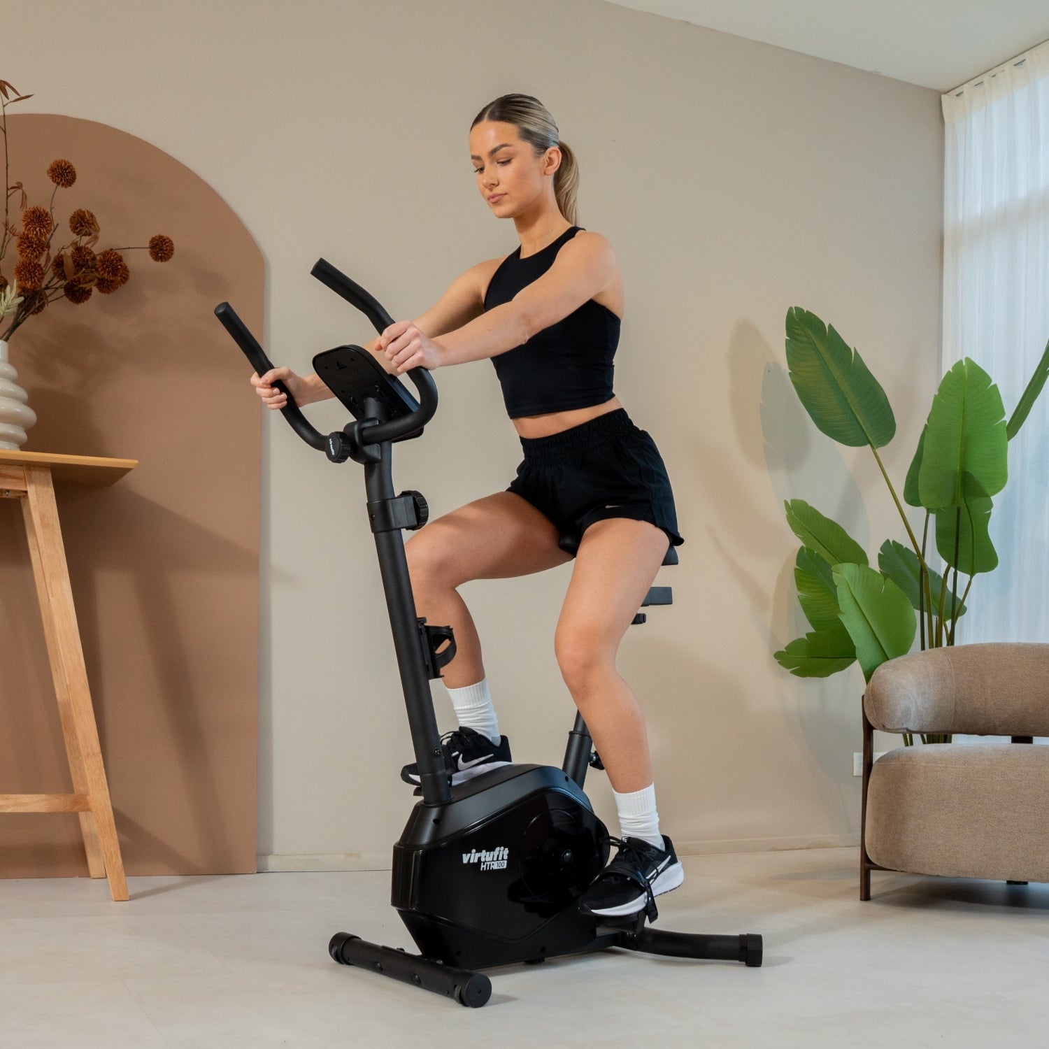 Vélo d'appartement VirtuFit HTR100 - Pour utilisateurs de grande taille - Modèle 2026 (HTR 1.0)