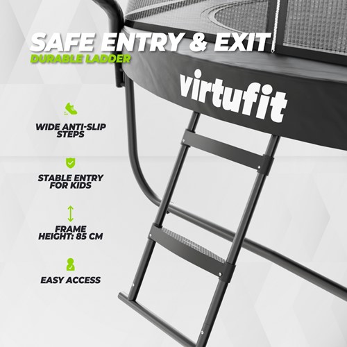 Detailopname van de duurzame trap van de VirtuFit Premium Trampoline 366 cm met brede anti slip treden voor een veilige instap.