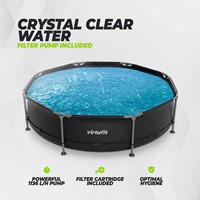 Vooraanzicht van het met water gevulde VirtuFit Zwembad 305 x 76 cm antraciet. Deze afbeelding laat zien dat het model geleverd wordt inclusief krachtige pomp van 1136 liter per uur met cartridge voor