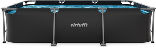 Totaalaanzicht van het rechthoekige VirtuFit opzetzwembad met zwart zeil en grijs frame.